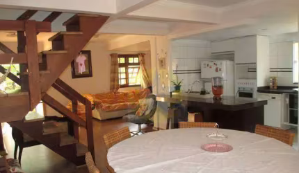 Casa residencial à venda em Condomínio Fechado Atibaia.