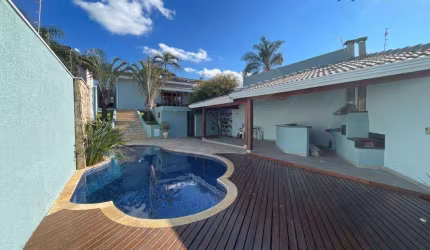 Casa de Alto Padrão com 3 Dormitórios e Piscina no Jardim Paulista, Atibaia/SP