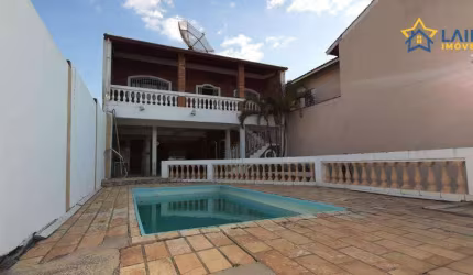 Casa Espaçosa à Venda em Nazaré Paulista - Possibilidade de Permuta por Imóvel em Atibaia