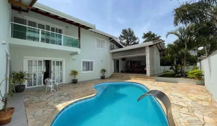 Casa de Luxo Mobiliada à Venda no Residencial Shambala II, Atibaia - 278 m² de Construção