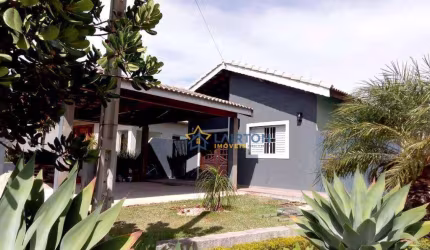 Casa Espaçosa à Venda no Residencial Terras de Atibaia - 230 m² de Construção