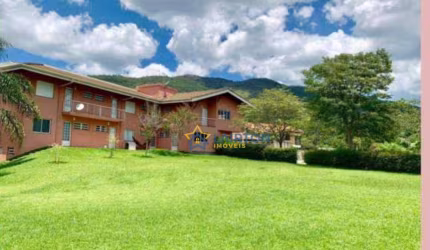 Excelente Oportunidade: Conjunto com 4 Sobrados e 1 Loja à Venda em Atibaia/SP