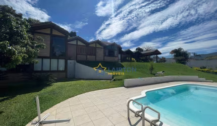 Casa à Venda em Atibaia, região privilegiada.