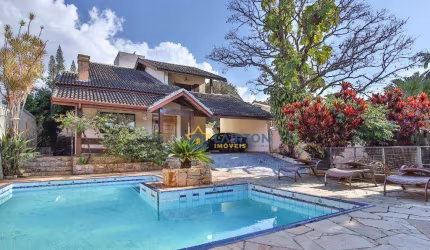 Casa Espaçosa com 4 Dormitórios e Piscina à Venda em Vila Santista, Atibaia/SP
