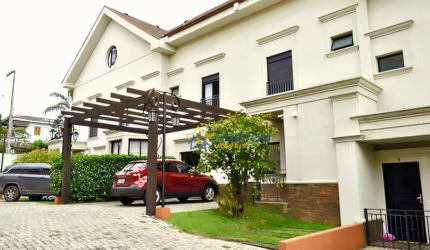 Casa com 4 Suítes à Venda no Condomínio Vila Inglesa em Atibaia - SP