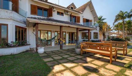 Mansão de Luxo à Venda em Bragança Paulista - Pé na Represa com 1200 m² - Loteamento Fechado
