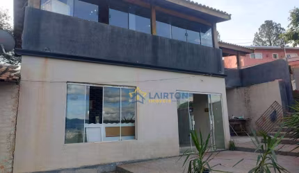 ? Sobrado encantador com ambiente externo especial!
