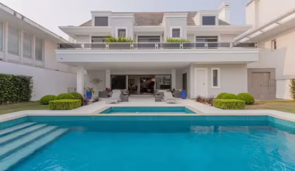 Casa Alto padrão com 5 suítes em Jurerê Internacional