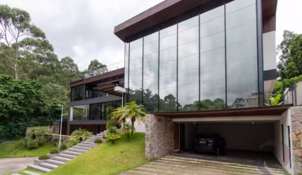 Casa Residencial com 4 suítes em condominio no Cacupé