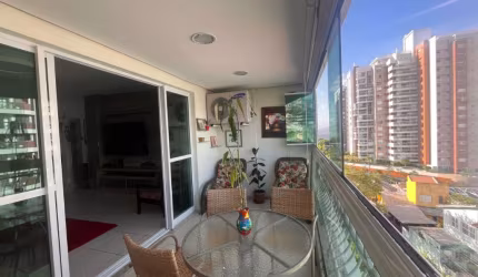 Apartamento com 3 quartos sendo 1 suíte na Agronômica