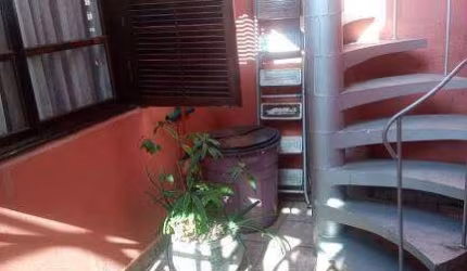 Casa térrea  com 3 dormitórios,  3 vagas de garagem em Veleiros