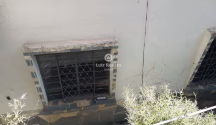 Casa com terreno de 400m² a venda no Sagrada Família