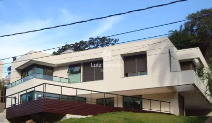 Oportunidade Casa com 5 suítes no começo do Condomínio Vila Alpina.