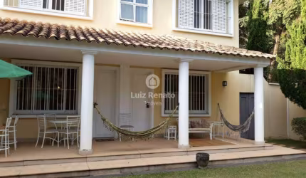 Casa 3 quartos com suíte, 320m², 4 vagas de garagem, à venda - Belvedere