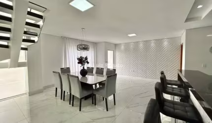 Casa geminada á venda no bairro Novo horizonte