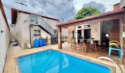 Apartamento á venda no bairro Sagrada Família