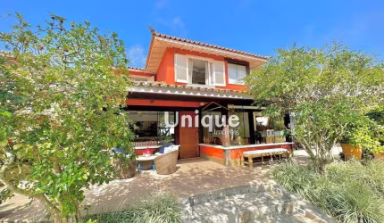 Casa pé na areia com 5 quartos à venda, 300 m² por R$ 2.980.000 - Manguinhos - Armação dos Búzios/RJ