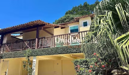 Excelente casa em condomínio!