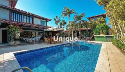 Casa em condomínio pé na areia à venda na praia de Manguinhos por R$ 5.700.000,00
