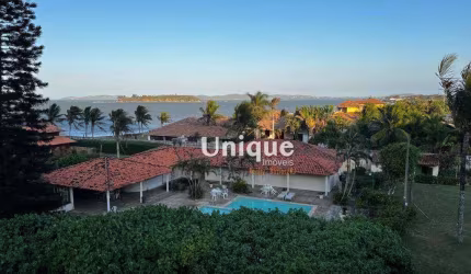 Casa em condomínio pé na areia !!