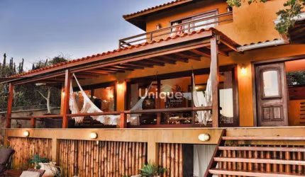 Imóvel com vista mar composto por 4 quartos sendo 2 suítes.