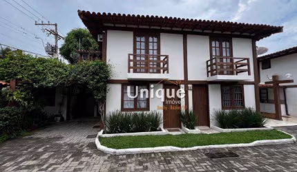 Casa duplex em condomínio fechado!!