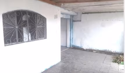 Casa de 2 dormitórios com 83m² com vaga de garagem coberta em ótima localização à venda, no Castelo