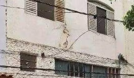 Sobrado comercial e residencial à venda, 180 m2, 4 quartos, terraço e salão, R$ 980 mil, próximo ao