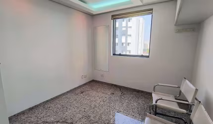 Sala comercial com 40m² para locação com recepção 2 salas 2 banheiros 2 vagas ao lado do Hospital S