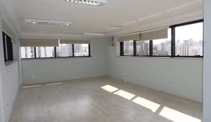 Conjunto Comercial para locação com 48m², andar alto, uma vaga na Teodoro Sampaio em Pinheiros