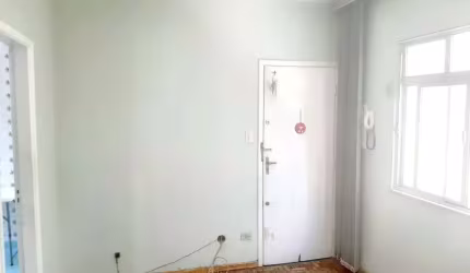 Apartamento de frente à venda com 52m² de 2 dormitórios a duas quadras da Praia do Itararé, São Vic