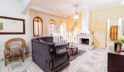 Sobrado no Belém com 3 Suítes, 2 Vagas, 300m²