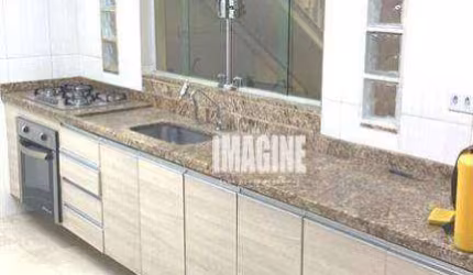 Sobrado no Carrão com 3 Suítes, 2 Vagas, 240m²