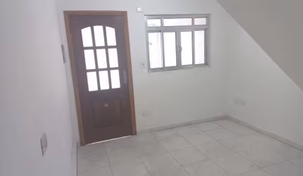 Sobrado no Carrão com 2 Dormitórios sendo 1 Suíte, 1 Vaga, 80m²