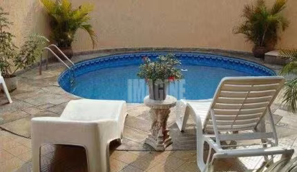 Sobrado no Tatuapé com 4 Suítes, 4 Vagas, Piscina, 450m²