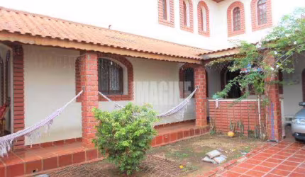Sobrado na Vila Formosa com 4 Dormitórios sendo 1 Suíte, 4 Vagas, 200m²