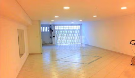 Sobrado no Tatuapé com 3 Suítes, 6 Vagas, 330m²