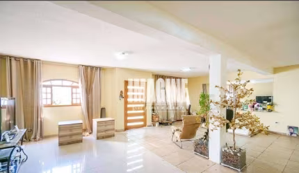 Sobrado Comercial no Carrão com 6 Dorms sendo 2 Suítes, 10 Vagas, 300m²