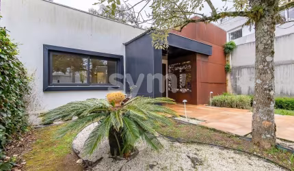 Casa comercial para alugar na Rua Gardênio Scorzato, 220, Vista Alegre, Curitiba por R$ 19.990