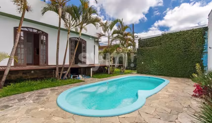 Casa com 4 quartos para alugar na Rua Salomão Guelmann, 400, Novo Mundo, Curitiba por R$ 10.300