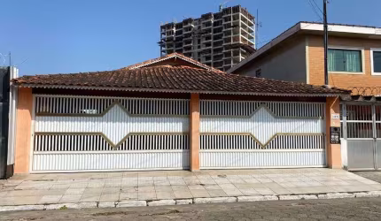 Casa ISOLADA linda, com 4 dormitórios à venda, 145 m² por R$ 865.000 - Vila Guilhermina - Praia Grande/SP