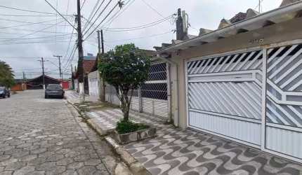 Casa com 2 Quartos à venda, 110 m² por R$ 650.000 - Vila Guilhermina - Praia Grande/SP