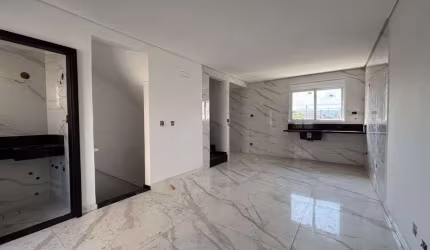 Sobrado triplex à venda na Guilhermina