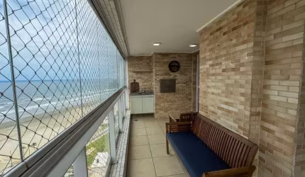 Apartamento na Mirim frente mar