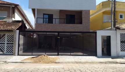 Casa sobreposta à venda na Aviação