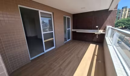 Apartamento à venda na Vila Tupi em Praia Grande - SP.
