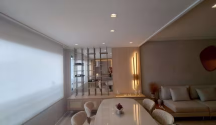 Apartamento decorado à venda no Canto do Forte em Praia Grande - SP.