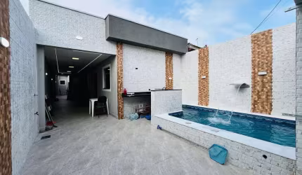 Cara Alto Padrão com piscina e churrasqueira, na Vila Tupi em Praia Grande - SP.
