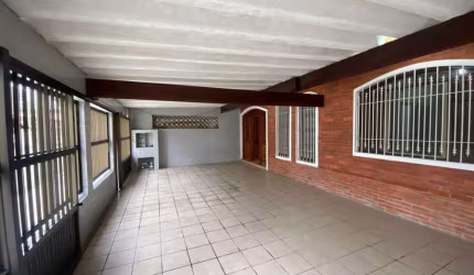 Casa com 3 dormitórios à venda, 120 m² por R$ 650.000,00 - Vila Guilhermina - Praia Grande/SP