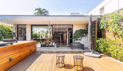Casa reformada no Alto de Pinheiros